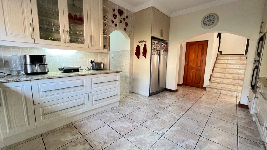 6 Bedroom Property for Sale in Hartenbos Heuwels Western Cape